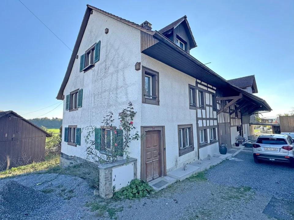 Hausteil (vormals Bauernhaus), im Rohbau, Baubewilligung für Komplett-Sanierung vorhanden