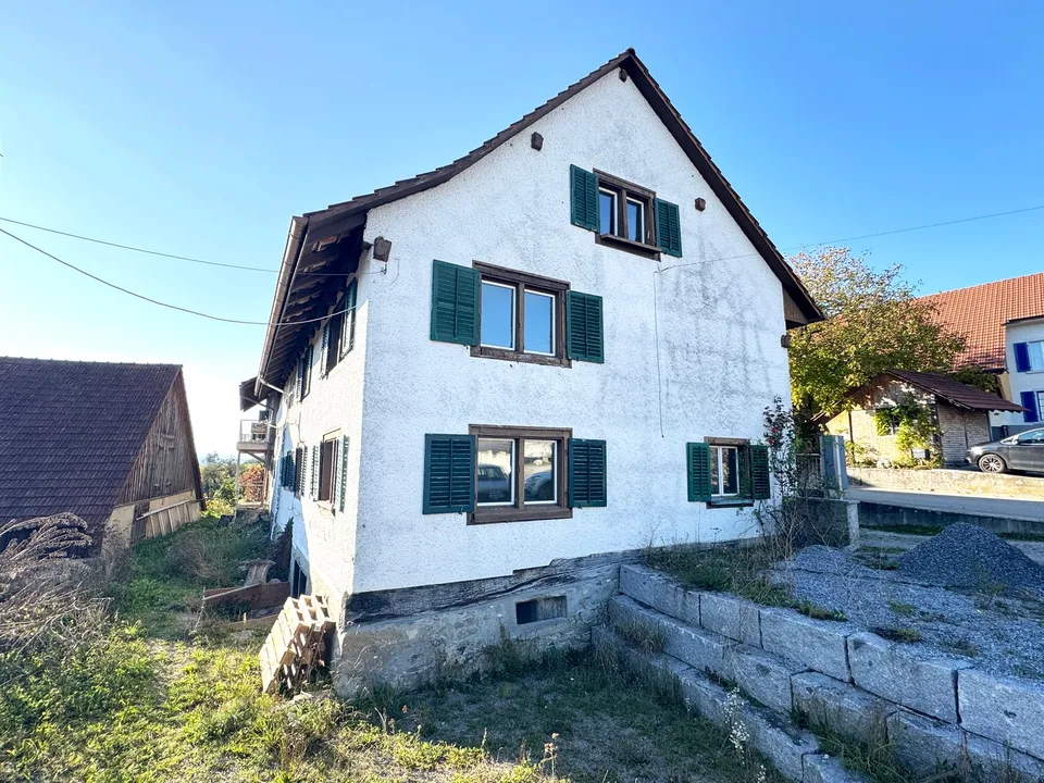 Partie de maison (anciennement ferme), en état de raw construction, permis de construire pour rénovation complète disponible