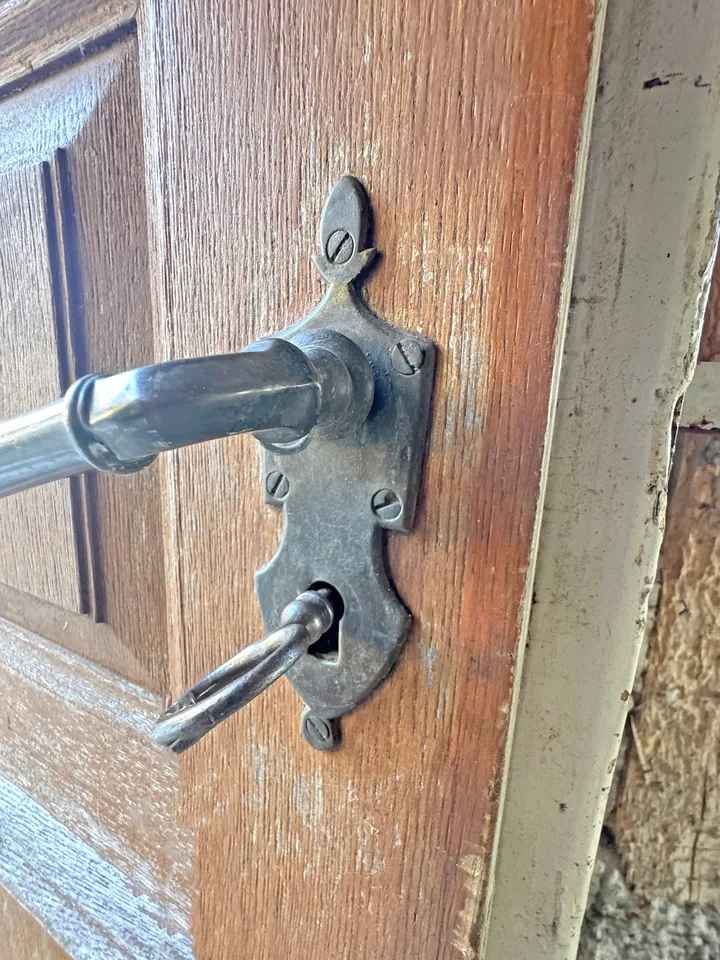 Partie de maison (anciennement ferme), en état de raw construction, permis de construire pour rénovation complète disponible