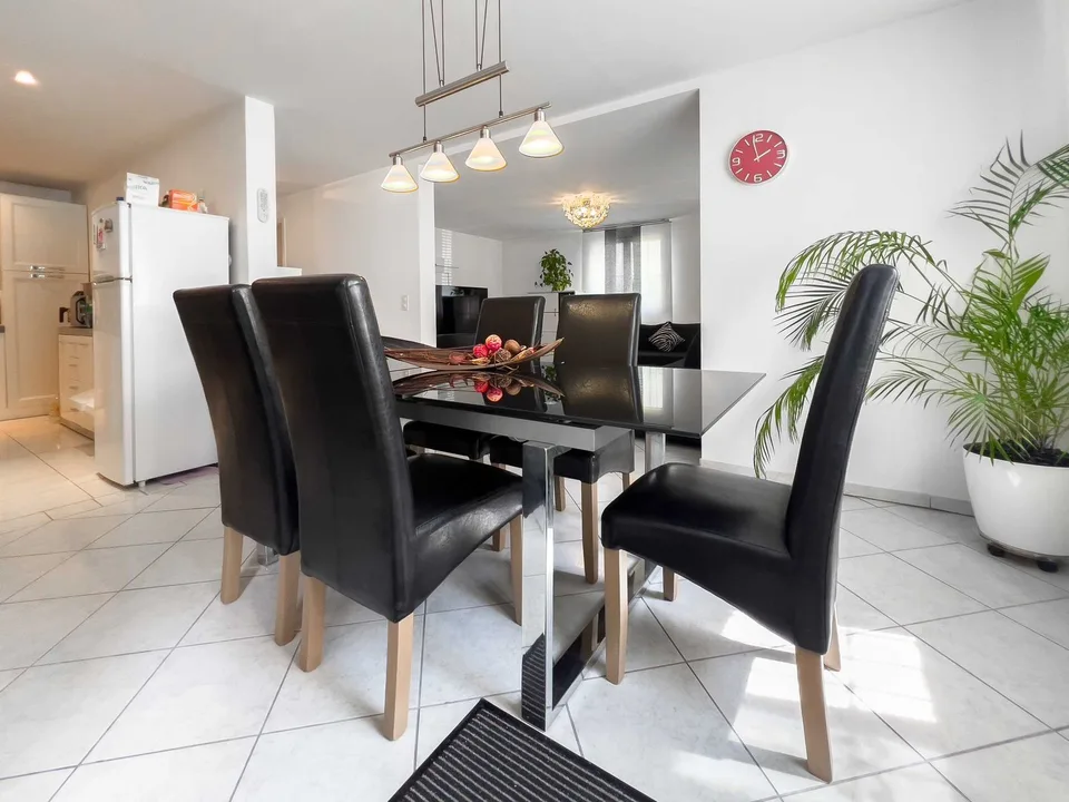 Casa  di 6 locali a Pollegio con giardino privato