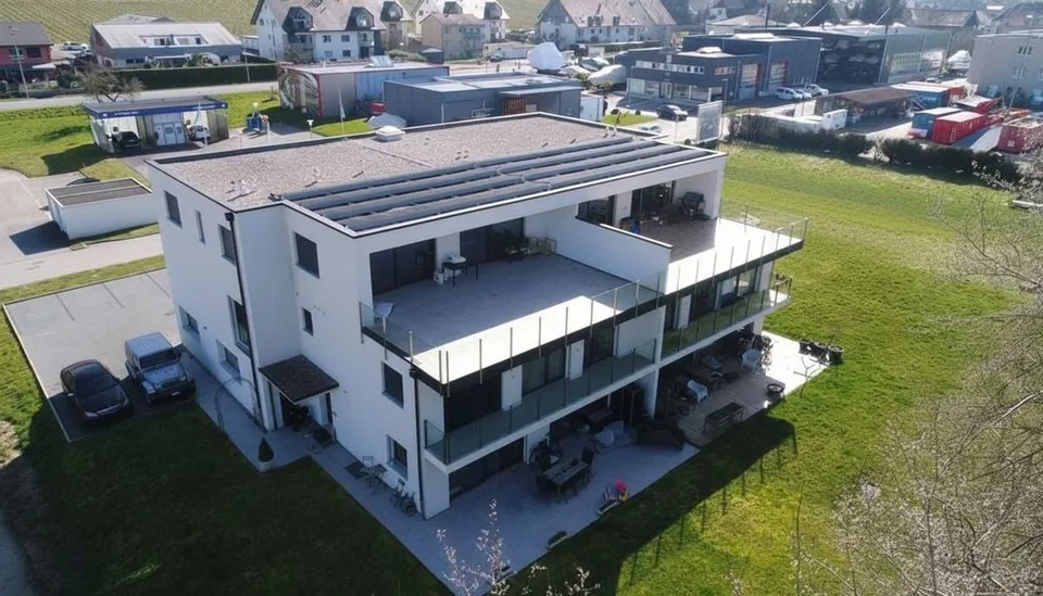 Lichtdurchflutetes Attika mit grosser Terrasse und Seesicht - Cheyres