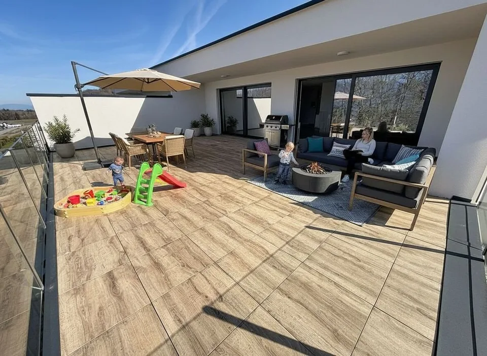 Attique lumineux avec grande terrasse et vue sur le lac - Cheyres