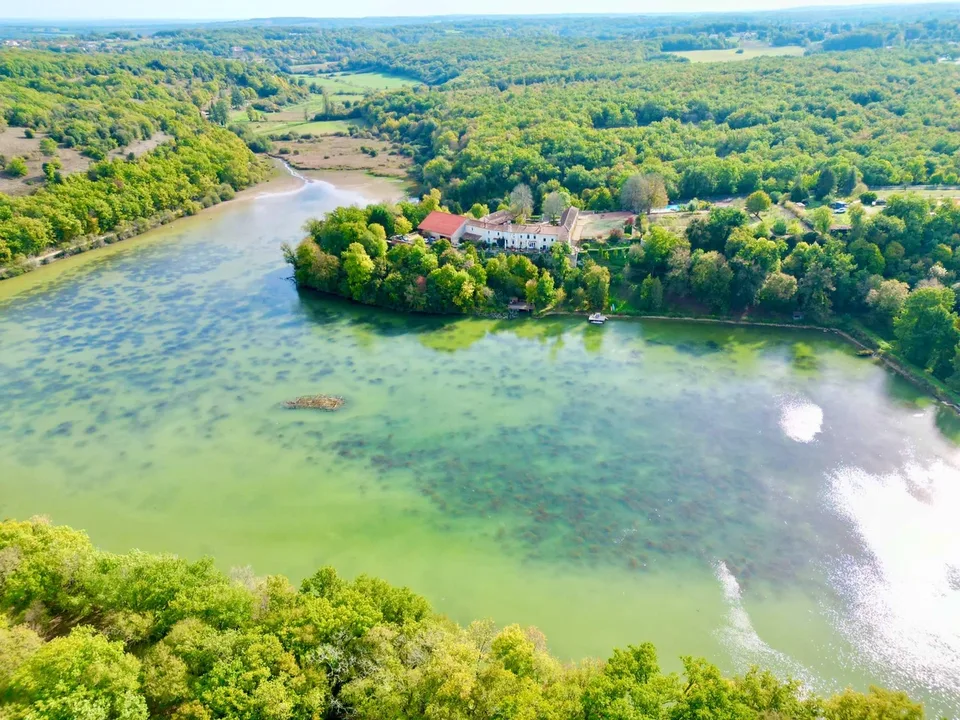 Esclusiva Tenuta di 80ha con Lago di 10ha