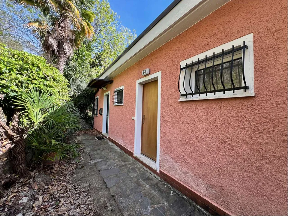 Zweizimmer-Eckwohnung mit Renovierung, schönem Terrassenbereich und traumhafter Seesicht – Foto 12 von 13