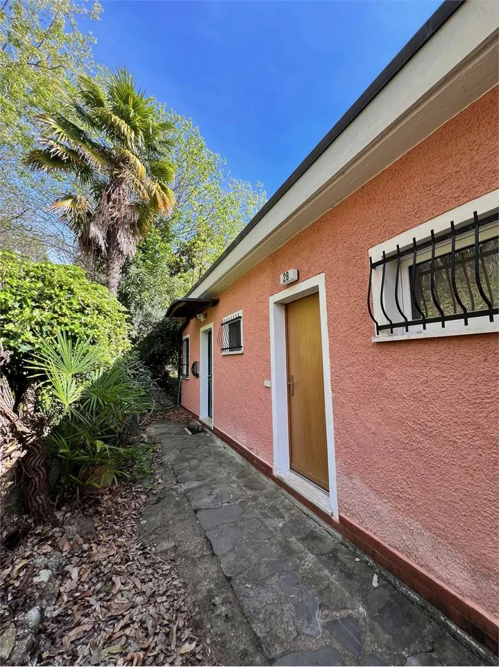 Zweizimmer-Eckwohnung mit Renovierung, schönem Terrassenbereich und traumhafter Seesicht – Foto 13 von 13