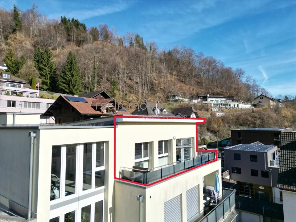 Moderne 4.5-Zimmer Dachgeschosswohnung mit Panorama-Aussicht