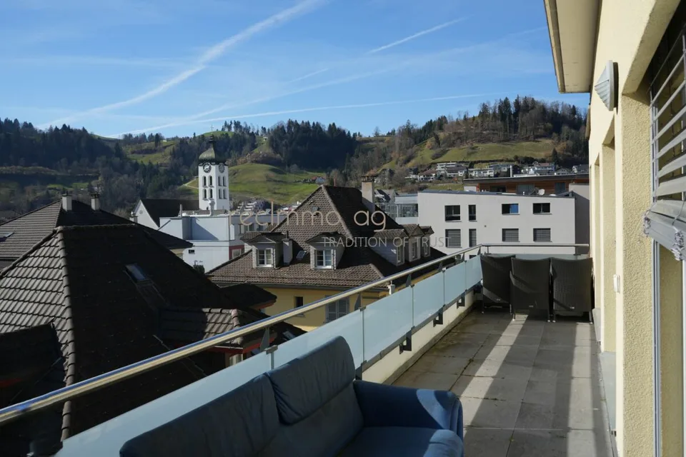 Moderne 4.5-Zimmer Dachgeschosswohnung mit Panorama-Aussicht – Foto 8 von 8