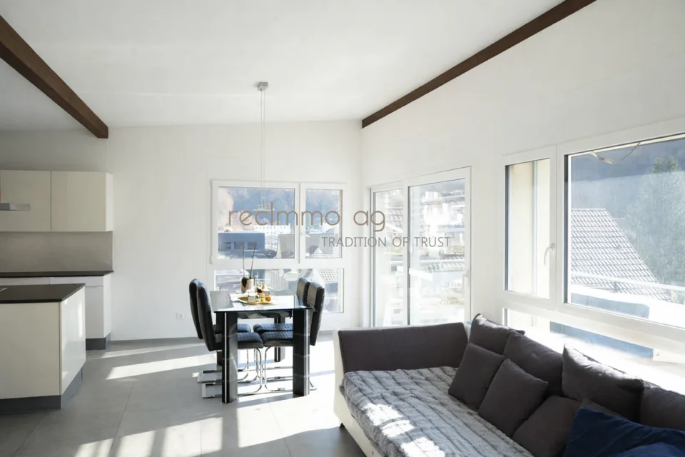 Moderne 4.5-Zimmer Dachgeschosswohnung mit Panorama-Aussicht