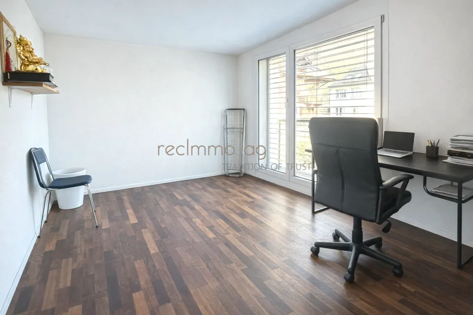 Moderne 4.5-Zimmer Dachgeschosswohnung mit Panorama-Aussicht – Foto 7 von 8