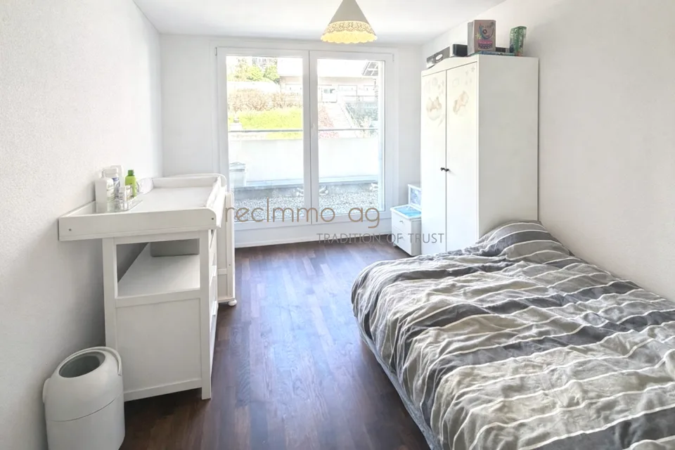 Moderne 4.5-Zimmer Dachgeschosswohnung mit Panorama-Aussicht