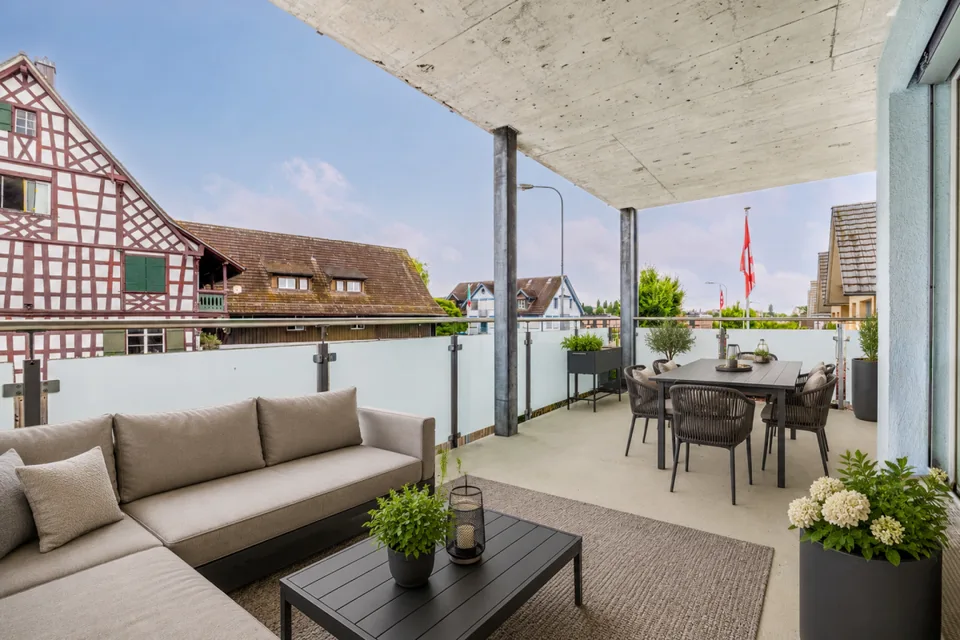 APPARTAMENTO 4.5 LOCALI AL 1° PIANO CON TERRAZZA COPERTA SPaziosa VICINO AL LAGO