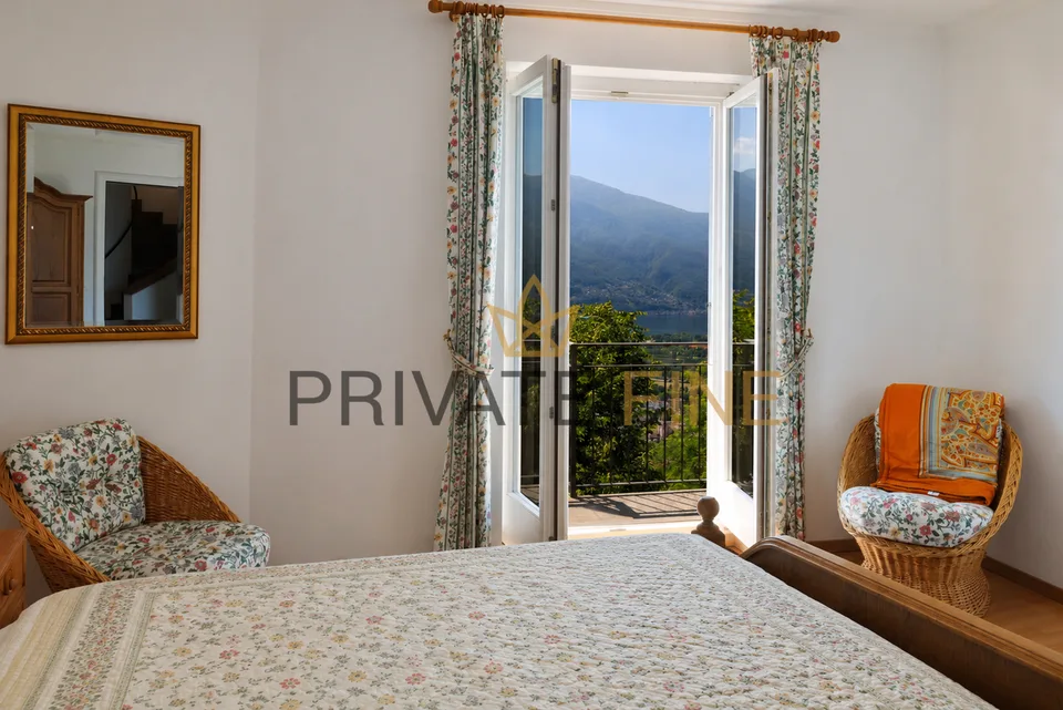Villa elegante con vista panoramica, giardino e piscina (26) – foto 8 di 11