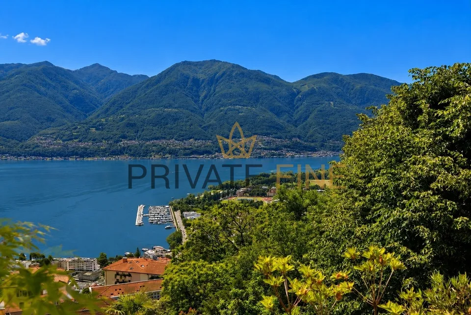 Elegante Villa mit Panoramasicht, Garten und Pool (26)