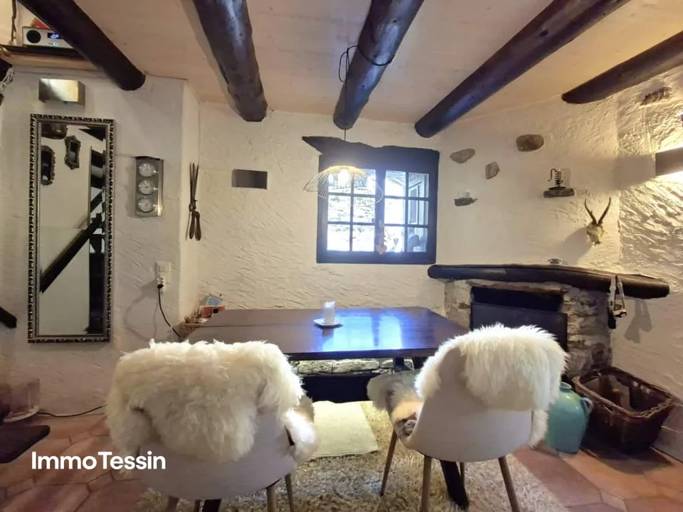 GELEGENHEIT: Wunderschönes Rustico im Grünen mit Terrasse, Pool & Naturgrundstück nahe der Verzasca – Foto 7 von 13