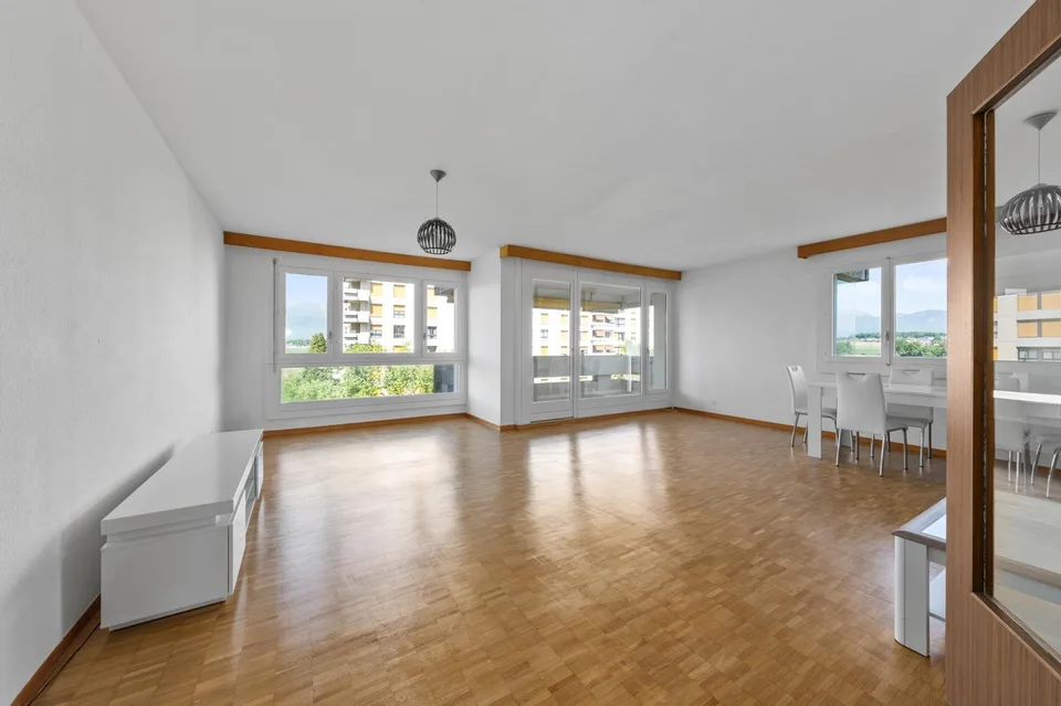 Spacieux appartement de 6 pièces avec une vue panoramique sur le Jura