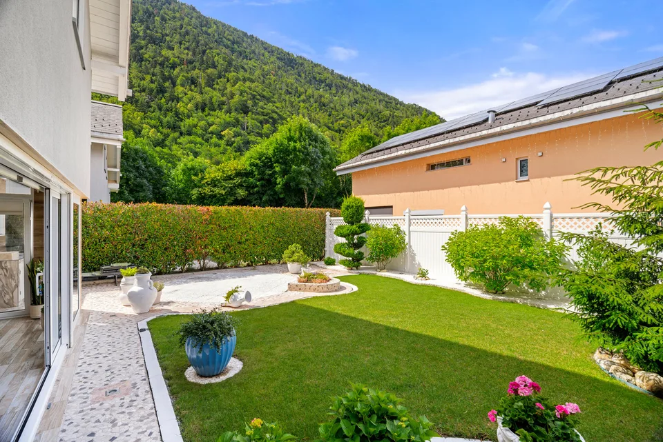 Villa 5,5 pièces au charme méditerranéen avec jardin et cuisine d'été