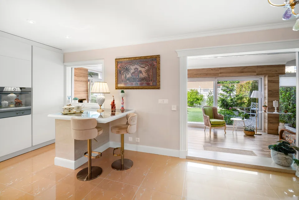 Villa 5,5 pièces au charme méditerranéen avec jardin et cuisine d'été