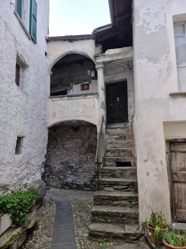 4,5-Zimmer-Haus + Rustico zum Renovieren, mit Garten und Parkplätzen – Foto 6 von 7