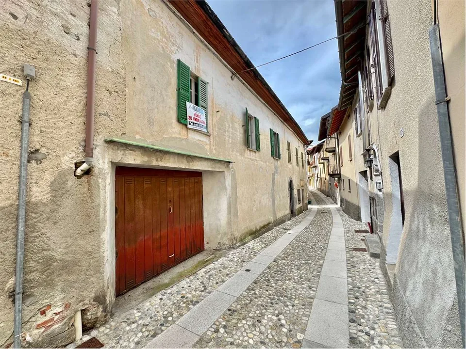 in Vendita a Brezzo di Bedero