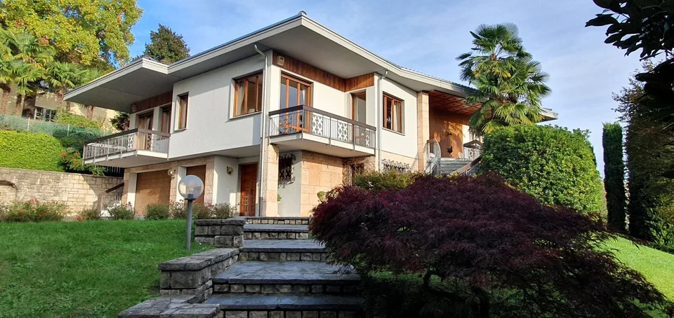 Villa élégante de 9,5 pièces avec vue panoramique à Morbio Inferiore