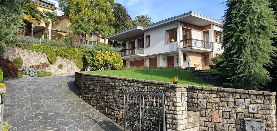 Villa élégante de 9,5 pièces avec vue panoramique à Morbio Inferiore