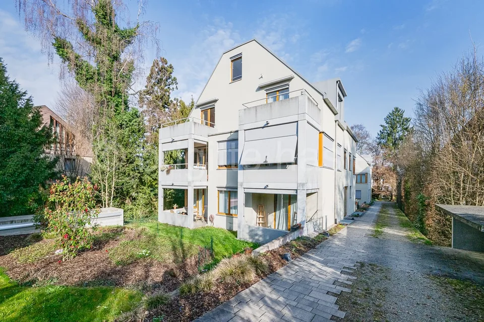 Appartement en propriété de 5 pièces avec part de jardin en situation calme et verdoyante