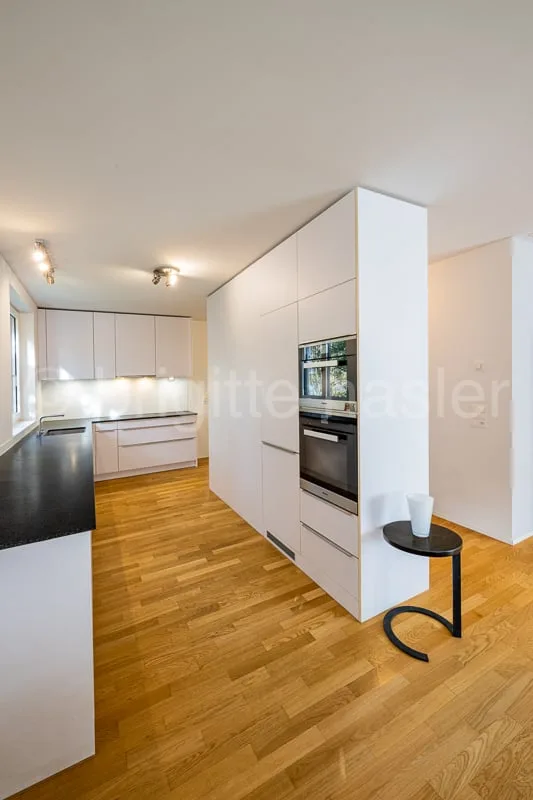 Appartement en propriété de 5 pièces avec part de jardin en situation calme et verdoyante