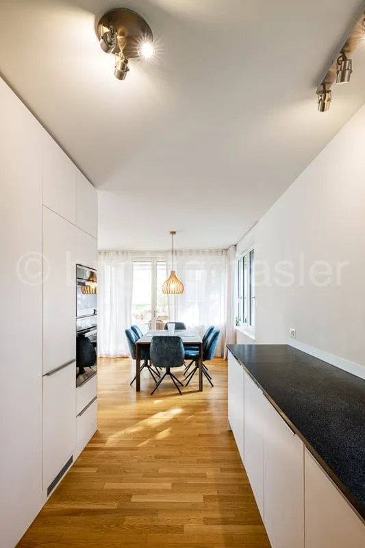 Appartement en propriété de 5 pièces avec part de jardin en situation calme et verdoyante