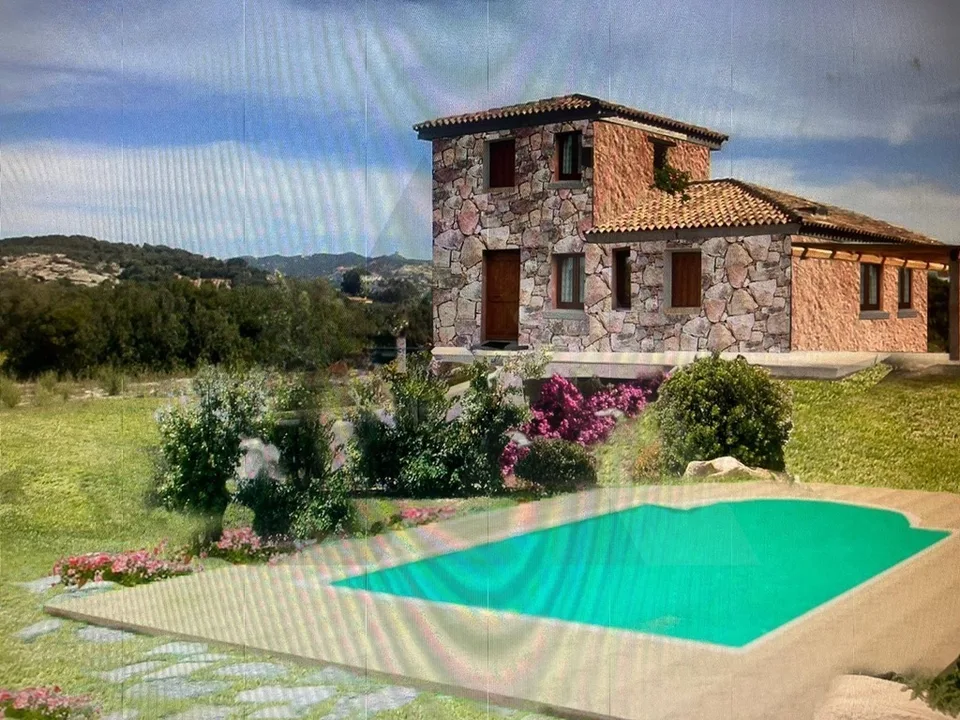 PORTO CERVO: TRE VILLE DA RISTRUTTURARE
