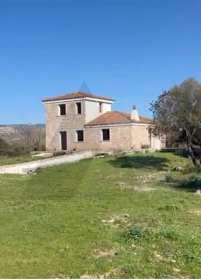 PORTO CERVO: TRE VILLE DA RISTRUTTURARE