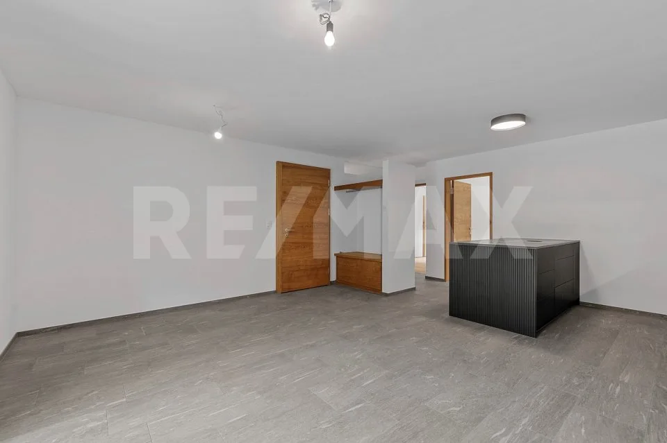 Appartement 3½ pièces n° 3 avec grand balcon au 1er étage en tant que résidence secondaire