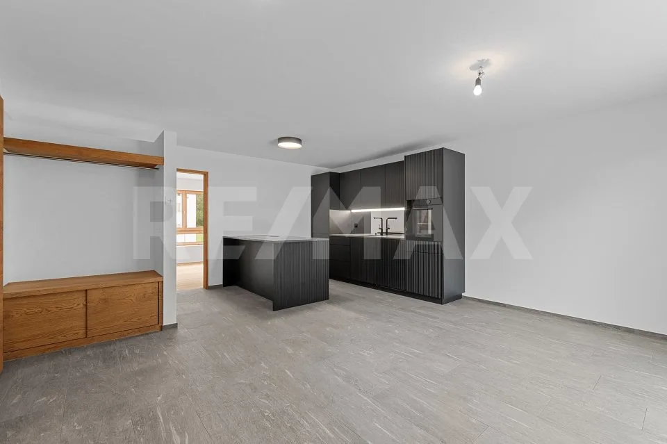 Appartement 3½ pièces n° 3 avec grand balcon au 1er étage en tant que résidence secondaire