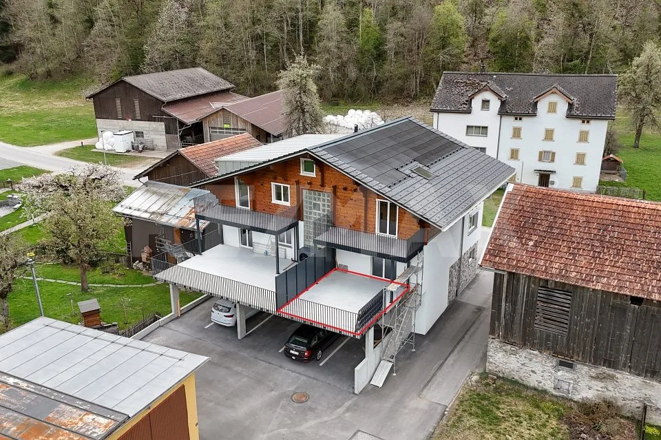 Appartement 3½ pièces n° 3 avec grand balcon au 1er étage en tant que résidence secondaire