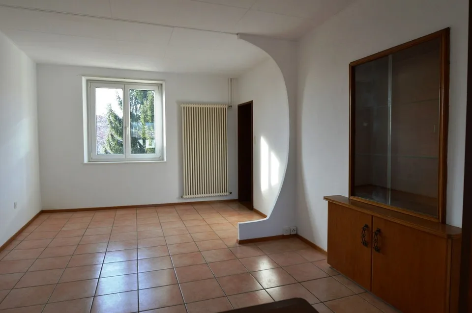 STABILE A REDDITO NEL NUCLEO CON GIARDINO – foto 11 di 13