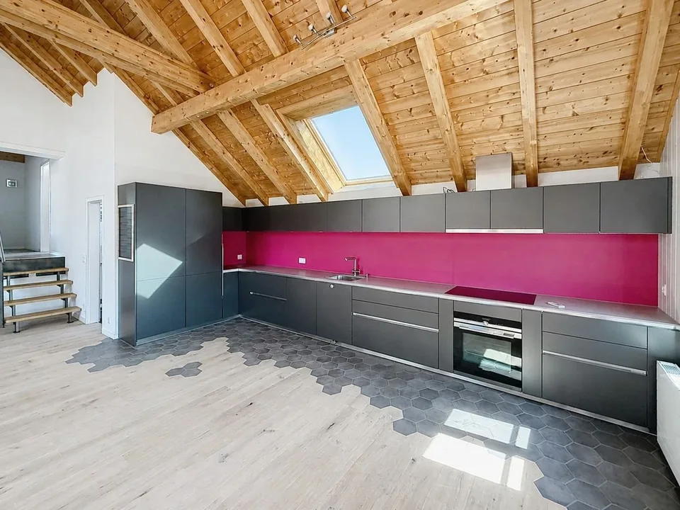 Magnifico appartamento di 4,5 locali con ingresso indipendente, giardino privato e vista aperta