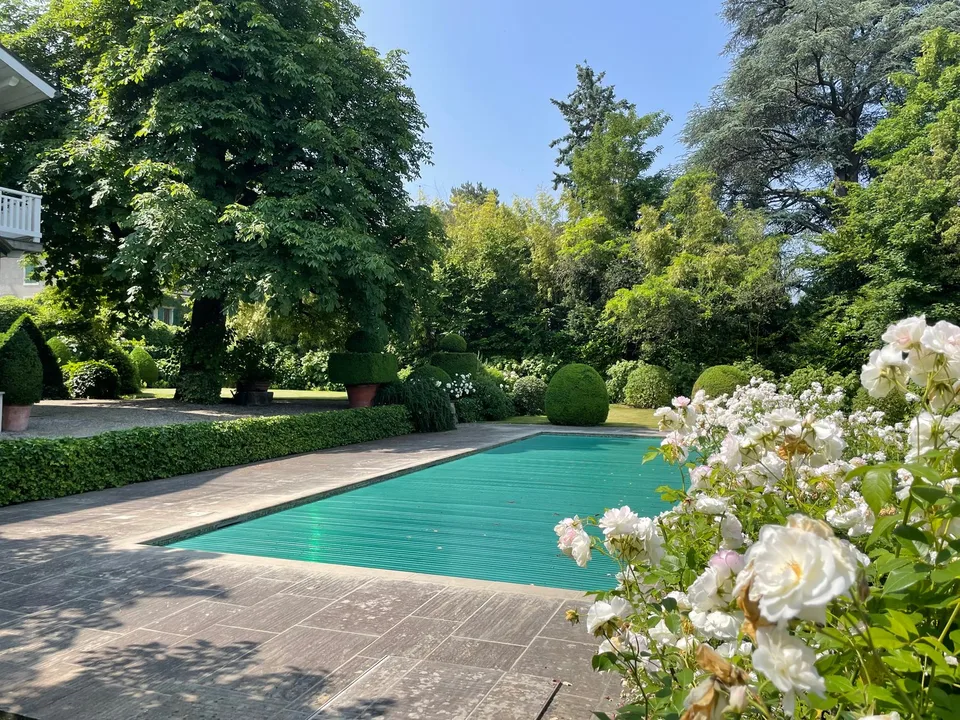 Magnifica proprietà di carattere, Vésenaz
