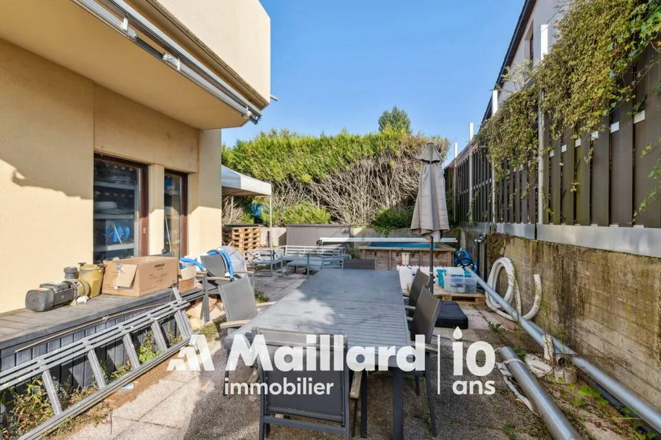 Außergewöhnlicher Gewerberaum mit großer privater Terrasse in Bogis-Bossey – Foto 10 von 16