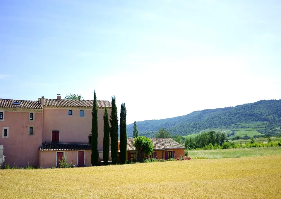 ECCEZIONALE - Magnifico Mas la Musardière con 24 locali e dépendance ad Alba la Romaine