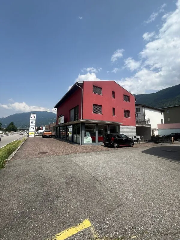 Rotes Haus, Gewerbe- und Wohngebäude, Sant'Antonino
