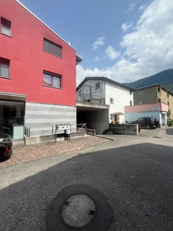Rotes Haus, Gewerbe- und Wohngebäude, Sant'Antonino
