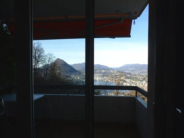 A Lugano-Aldesago vendiamo appartamento di 3.5 locali con vista aperta sul lago e colline