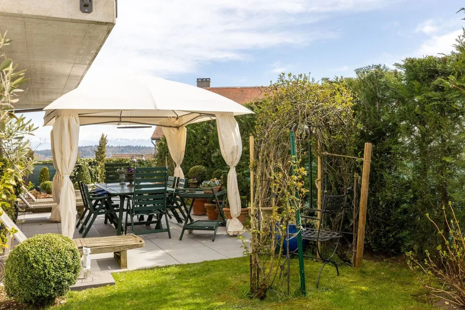 APPARTEMENT QUASI NEU, GARTEN UND TERRASSE MIT BICK AUF SEE UND ALPEN – Foto 6 von 13