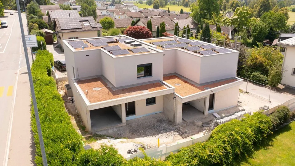 Exklusives Neubau-Doppeleinfamilienhaus in Uznach