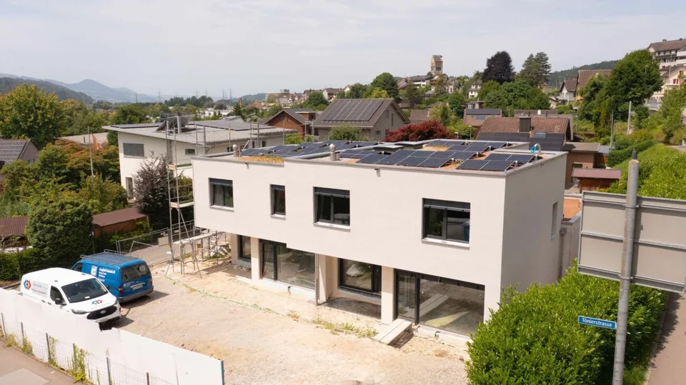 Exklusives Neubau-Doppeleinfamilienhaus in Uznach