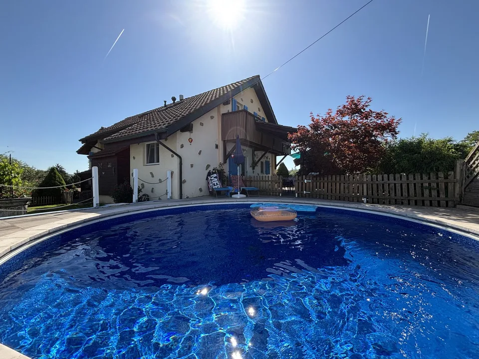 Selten: 2 Häuser mit Solaranlage + Wärmepumpe · Pool · 5 Minuten von Yverdon