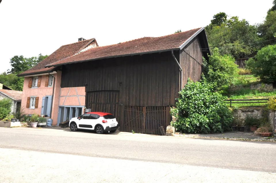 Propriété villageoise avec cachet située à Beurnevésin
