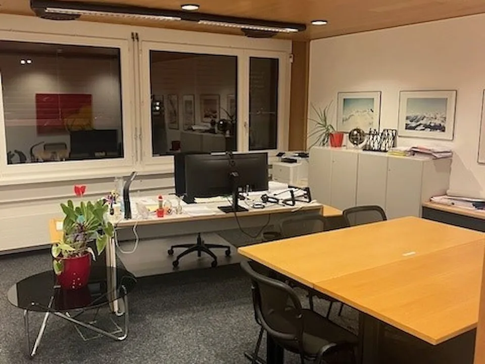458 m² grosses Büro (in zwei oder mehr Einheiten unterteilbar) nahe des Zentrums von Fribourg – Foto 8 von 13