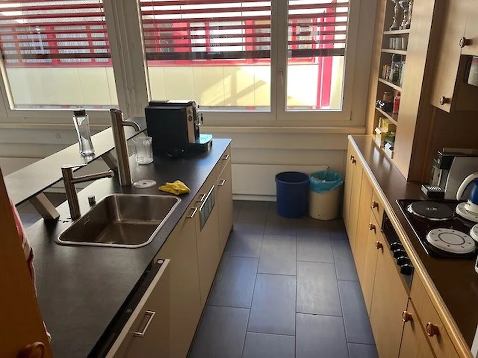 458 m² grosses Büro (in zwei oder mehr Einheiten unterteilbar) nahe des Zentrums von Fribourg – Foto 13 von 13