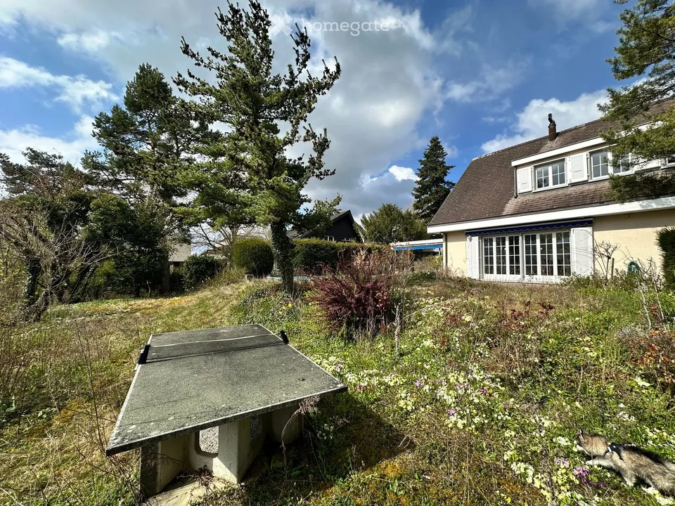 Charming 7-bedroom villa with a pool and panoramic views in Oberwil, Basel-Landschaft