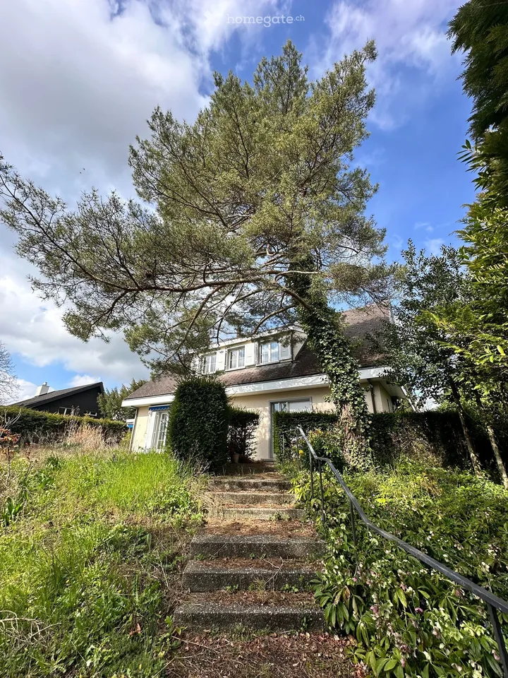 Charming 7-bedroom villa with a pool and panoramic views in Oberwil, Basel-Landschaft